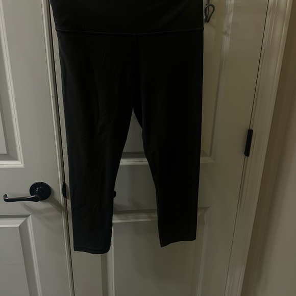 Athleta elation Capri arbor olive size medium - Picture 5 of 9
